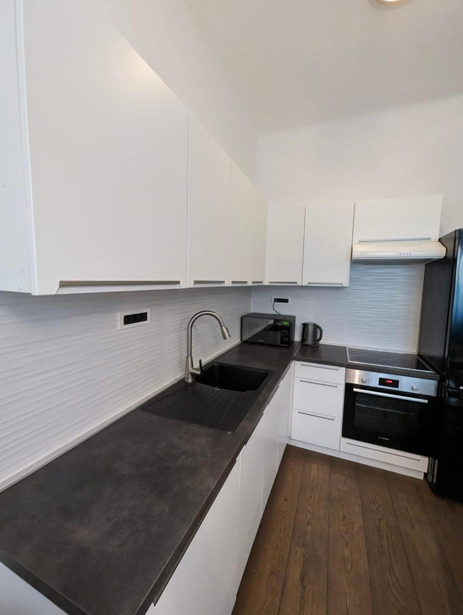 Fantabulous Downtown Abode W King Bed, 65" Tv, Washer And Tumble Dryer Zagreb Eksteriør bilde